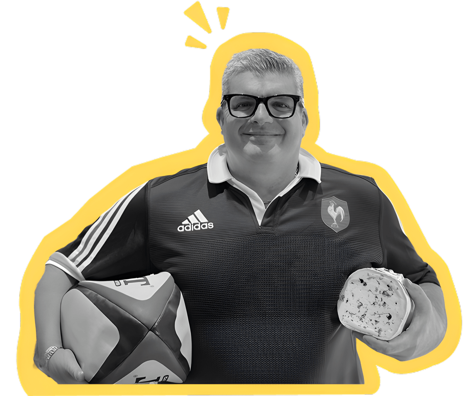 Christophe, fromager d’Au Bout des Fromages, ballon de rugby et fromage en main